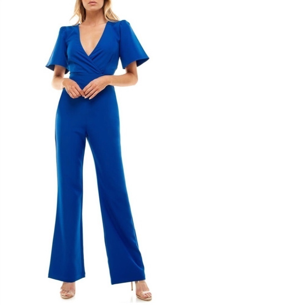 NWT! Socialite Deep Surplice Neck Flutter Sleeve Jumpsuit - Size XS🎞️